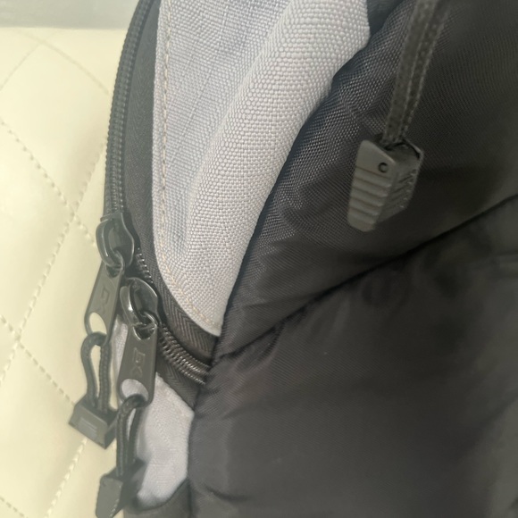 . Dakine Wonder Pink Spruce Gray Board Carrier Backpack - Picture 4 of 8